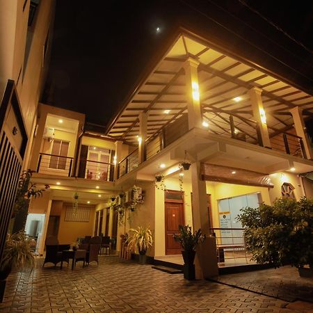 D Plus B&B ネゴンボ エクステリア 写真
