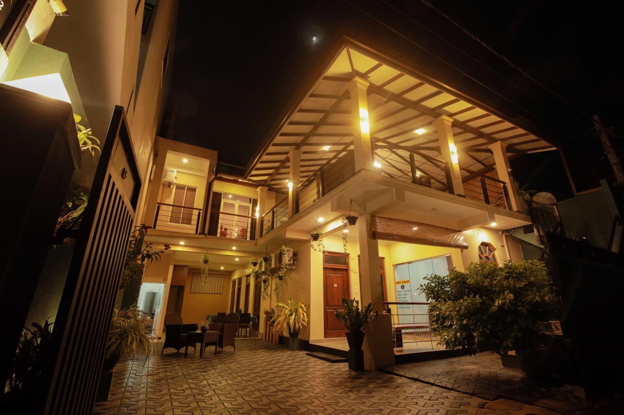 D Plus B&B ネゴンボ エクステリア 写真
